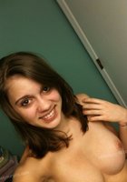 Селфи голой красотки перед зеркалом в ванной 11 фото Селфи голой красотки перед зеркалом в ванной 11 фото