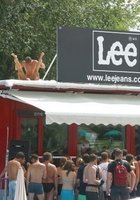 Парни трахают молодых девок на публике 17 фото Парни трахают молодых девок на публике 17 фото