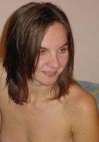 Девушка отдыхает голышом на кровати 1 фото Девушка отдыхает голышом на кровати 1 фото