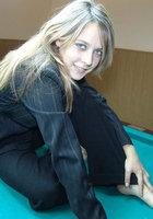 Голая девушка сидит на бильярдном столе 1 фото Голая девушка сидит на бильярдном столе 1 фото