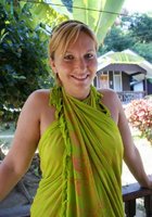 Барышня с волосатой киской лежит на кровати без трусов и лифчика 2 фото Барышня с волосатой киской лежит на кровати без трусов и лифчика 2 фото