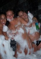 Клубные чиксы не стесняются показывать свои дойки 5 фото Клубные чиксы не стесняются показывать свои дойки 5 фото