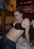 Красавица фотографируется после секса с другом 5 фото Красавица фотографируется после секса с другом 5 фото