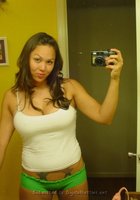 Полненькая латинка делает домашние селфи в нижнем белье 13 фото Полненькая латинка делает домашние селфи в нижнем белье 13 фото