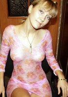 Подруга в короткой юбке позирует дома 1 фото Подруга в короткой юбке позирует дома 1 фото