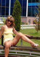 Блондинка любит публично раздеваться и писить на дороге 9 фото Блондинка любит публично раздеваться и писить на дороге 9 фото