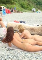 Блондинка любит публично раздеваться и писить на дороге 20 фото Блондинка любит публично раздеваться и писить на дороге 20 фото