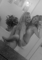 Молодые девушки снимают себя стоя перед зеркалом в трусах 15 фото Молодые девушки снимают себя стоя перед зеркалом в трусах 15 фото