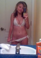 Молодые девушки снимают себя стоя перед зеркалом в трусах 4 фото Молодые девушки снимают себя стоя перед зеркалом в трусах 4 фото