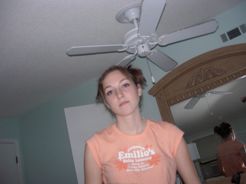 Подруга пришла в гости к парню для секса 5 фотография