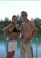 Брюнетка в трусах показывает сиськи катаясь на яхте 1 фото Брюнетка в трусах показывает сиськи катаясь на яхте 1 фото