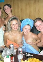 Несколько подружек посетили общественную сауну 4 фото Несколько подружек посетили общественную сауну 4 фото