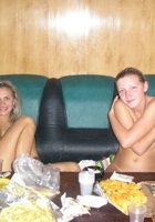 Несколько подружек посетили общественную сауну 9 фото Несколько подружек посетили общественную сауну 9 фото