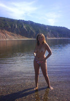 Сисястая цыпочка светит голым бюстом на фоне реки 11 фото Сисястая цыпочка светит голым бюстом на фоне реки 11 фото