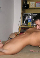 Молодожены развлекаются в спальной комнате 1 фото Молодожены развлекаются в спальной комнате 1 фото