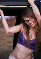 Голая телка играет на гитаре сидя в машине 2 фото Голая телка играет на гитаре сидя в машине 2 фото