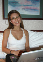 Молодая студентка показала пышные буфера и трусы на кровати 1 фото Молодая студентка показала пышные буфера и трусы на кровати 1 фото