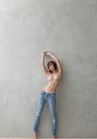 Рыжая модель мечтает о члене у стены 4 фото