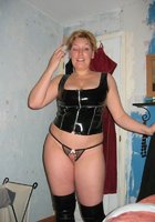 Зрелая любовница хвастается нарядами 12 фото Зрелая любовница хвастается нарядами 12 фото