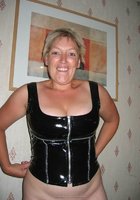 Зрелая любовница хвастается нарядами 14 фото Зрелая любовница хвастается нарядами 14 фото