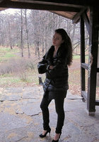 Девица позирует на фоне осенней природы 8 фото Девица позирует на фоне осенней природы 8 фото