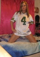 Болельщица развлекается в своей спальне 10 фото Болельщица развлекается в своей спальне 10 фото