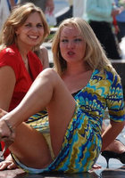 Красивые цыпочки вышли на прогулку по городу 12 фото Красивые цыпочки вышли на прогулку по городу 12 фото