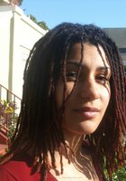 Девушка с африканскими косичками позирует в комнате и на улице 1 фото Девушка с африканскими косичками позирует в комнате и на улице 1 фото