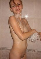 Подруга с небритой киской принимает ванну 30 фото Подруга с небритой киской принимает ванну 30 фото