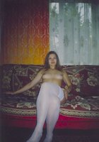 Улыбчивая стройняшка в конце прошлого века часто позировала в белых чулках 16 фото Улыбчивая стройняшка в конце прошлого века часто позировала в белых чулках 16 фото