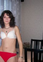 Еврейка в очках разделась и показала голое тело в своей комнате 18 фото Еврейка в очках разделась и показала голое тело в своей комнате 18 фото