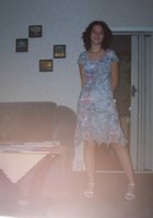 Еврейка в очках разделась и показала голое тело в своей комнате 4 фото Еврейка в очках разделась и показала голое тело в своей комнате 4 фото