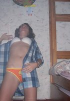 Еврейка в очках разделась и показала голое тело в своей комнате 7 фото Еврейка в очках разделась и показала голое тело в своей комнате 7 фото