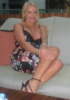 Развратные жены демонстрируют свои дырочки и сиськи 2 фото Развратные жены демонстрируют свои дырочки и сиськи 2 фото