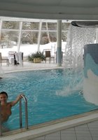 Голая семейная пара отдыхает на зимней природе 7 фото Голая семейная пара отдыхает на зимней природе 7 фото