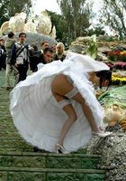 Подборка снимков того что у девушек гуляющих на улице под юбкой 12 фото Подборка снимков того что у девушек гуляющих на улице под юбкой 12 фото