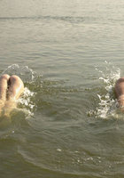 Трое девушек проводят время на природе полностью раздетые 17 фото Трое девушек проводят время на природе полностью раздетые 17 фото