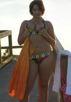 Цыпочка с короткой стрижкой работает над членом 14 фото