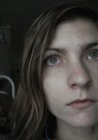 Рыжеволосая бестия занимается гимнастикой в комнате 16 фото Рыжеволосая бестия занимается гимнастикой в комнате 16 фото