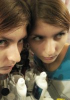 Рыжеволосая бестия занимается гимнастикой в комнате 5 фото Рыжеволосая бестия занимается гимнастикой в комнате 5 фото