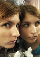 Рыжеволосая бестия занимается гимнастикой в комнате 7 фото Рыжеволосая бестия занимается гимнастикой в комнате 7 фото