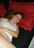 Партнерша отсасывает и лежит голой на кровати 14 фото Партнерша отсасывает и лежит голой на кровати 14 фото