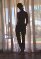 Вагина украшенная лепестками роз показана крупным планом 9 фото Вагина украшенная лепестками роз показана крупным планом 9 фото