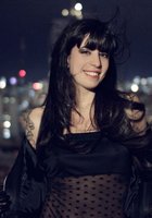 Брюнетка с татуировками хвастается на крыше дома голым телом 40 фото Брюнетка с татуировками хвастается на крыше дома голым телом 40 фото