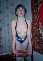 Голые женщины позируют в своих квартирах 14 фото Голые женщины позируют в своих квартирах 14 фото