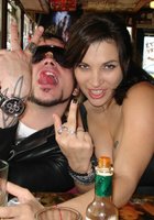 Эмо девушка любит сосать члены и целоваться с подругами 17 фото Эмо девушка любит сосать члены и целоваться с подругами 17 фото