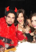 Эмо девушка любит сосать члены и целоваться с подругами 24 фото Эмо девушка любит сосать члены и целоваться с подругами 24 фото