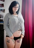 Жгучая брюнетка с пышными формами покажет все свои татуировки 25 фото Жгучая брюнетка с пышными формами покажет все свои татуировки 25 фото