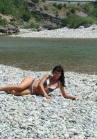 Страстная брюнетка готова выставлять напоказ прелести дома и на природе 7 фото Страстная брюнетка готова выставлять напоказ прелести дома и на природе 7 фото