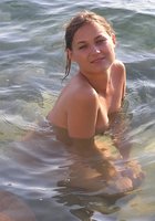 Молодая девушка хвастается откровенными снимками с голыми дойками на отдыхе 1 фото Молодая девушка хвастается откровенными снимками с голыми дойками на отдыхе 1 фото